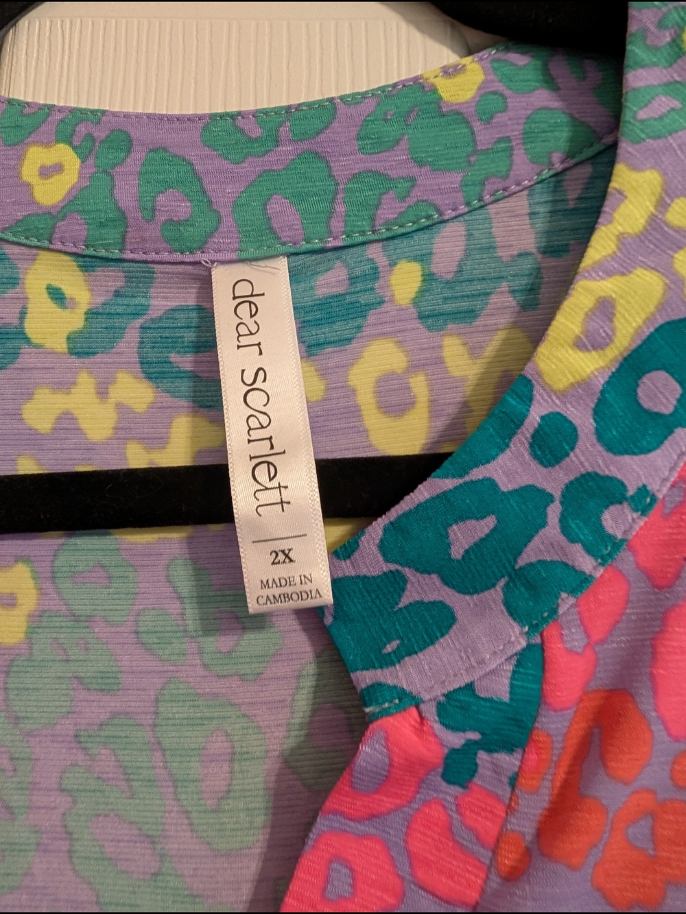Colorful Animal Print V-Neck Women's Top - Multicolor - Picture 3 of 3